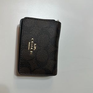 Coach Wallet on Chain